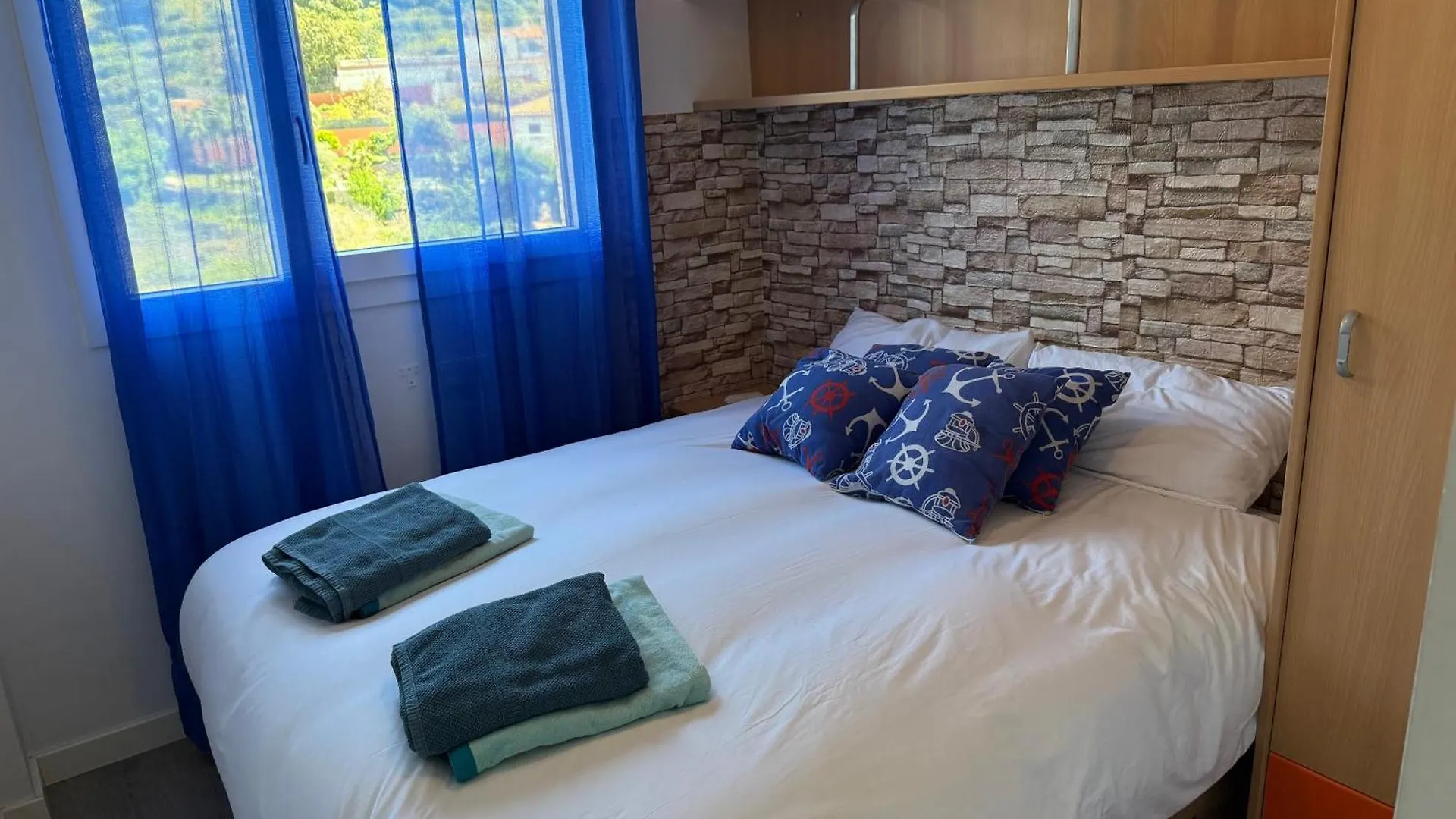 Apartamento Ático de lujo 90m de terraza y jacuzzi privado en Cabria, Almuñecar