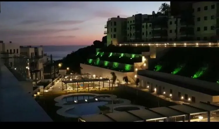 Apartamento Ático de lujo 90m de terraza y jacuzzi privado en Cabria, Almuñecar